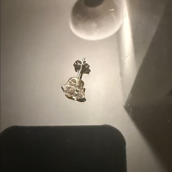 Elegant Silver Stud Earrings 10kt WG - Picture 2 of 10